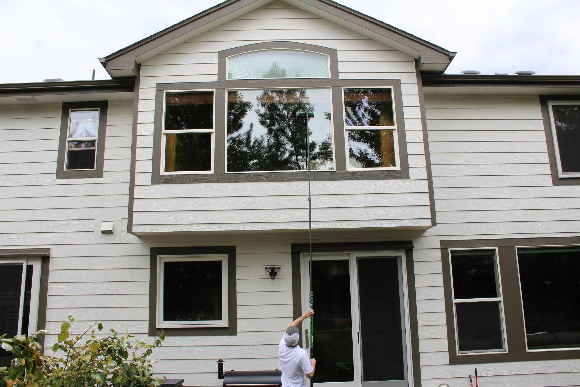 Cleaning back of house windows